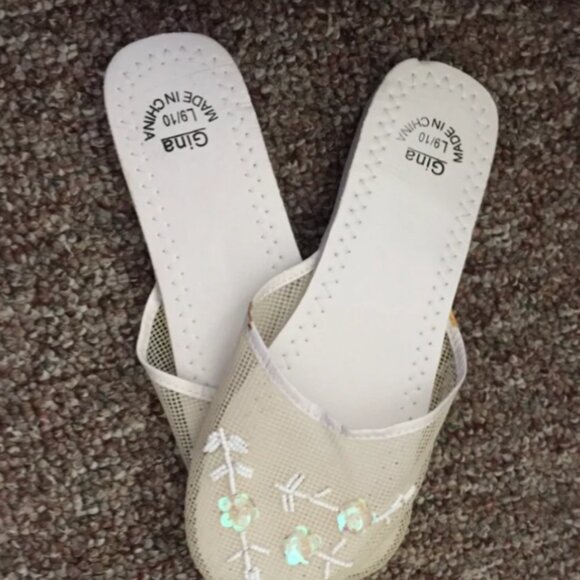 Shoes - Womens size 9/10 Mesh slide on sandals